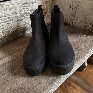 J Slides Woman’s New Waterproof Black Hype Sneaker Platform Booties Size 8